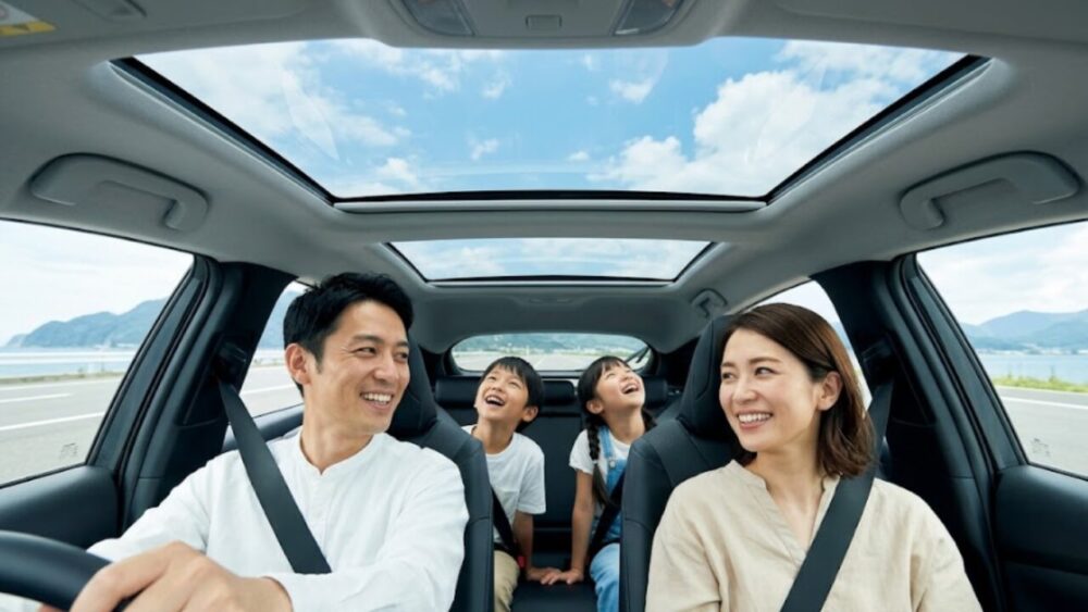 プリウスのパノラマルーフは後悔する？１３万円の価値と実用性を評価