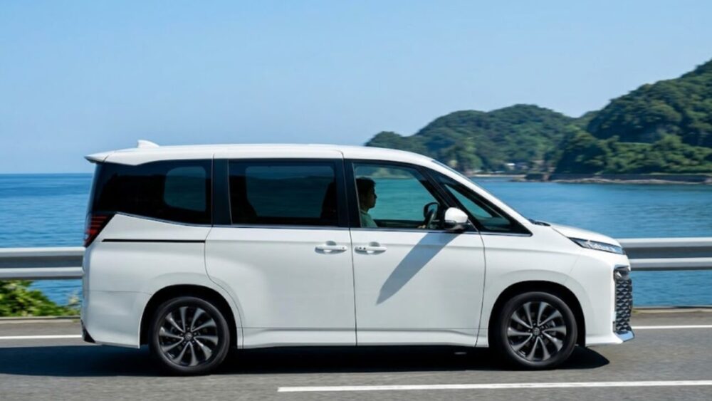 新型ヴォクシーの最新情報