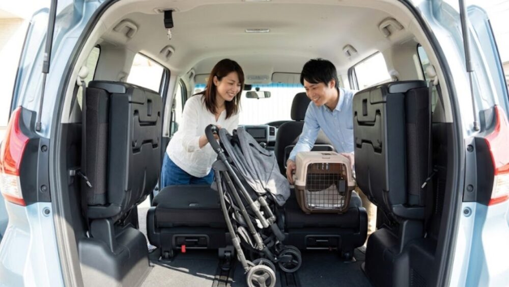 3列目シート跳ね上げによる荷室空間