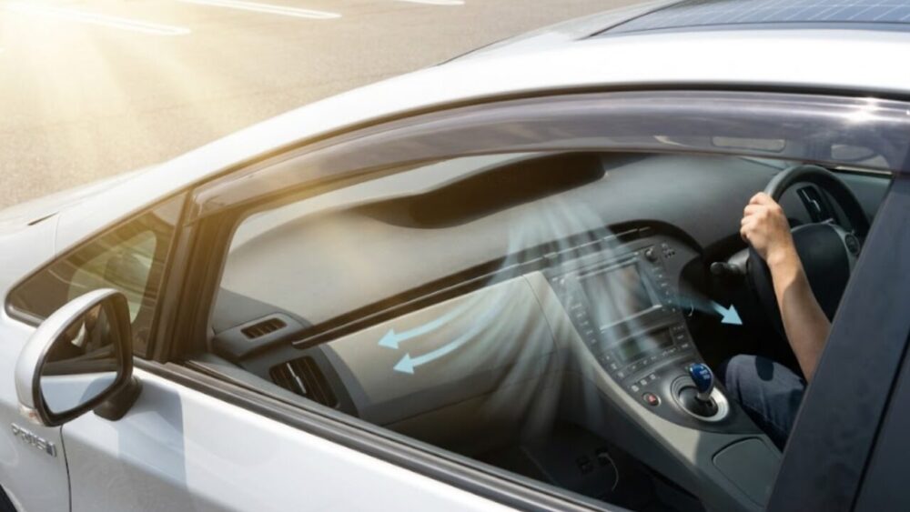 30プリウスのソーラーパネルの価格や効果