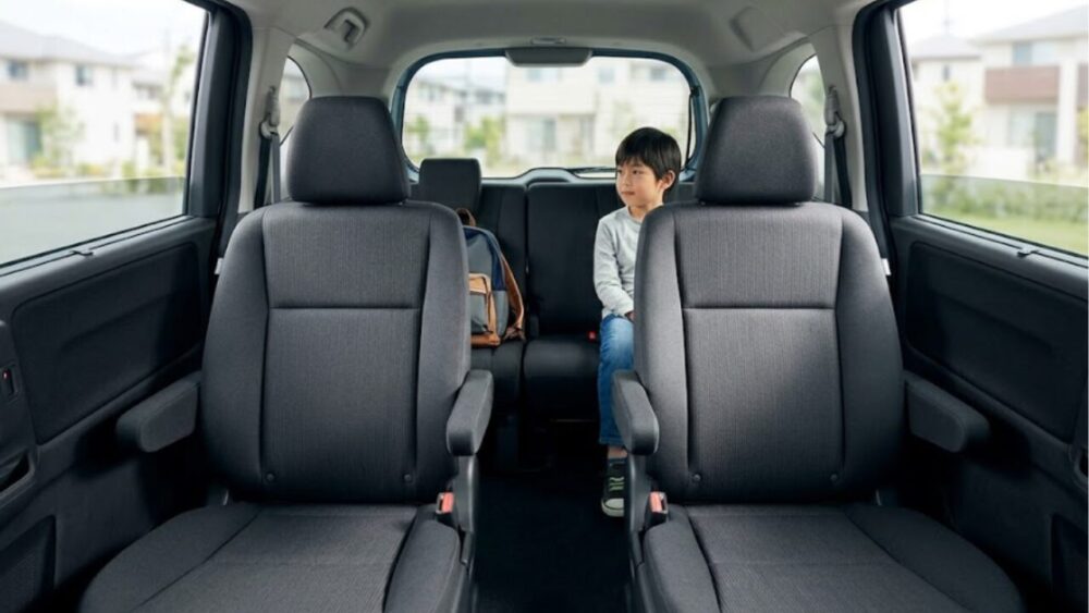 フリードの6人乗り仕様で後悔する場面