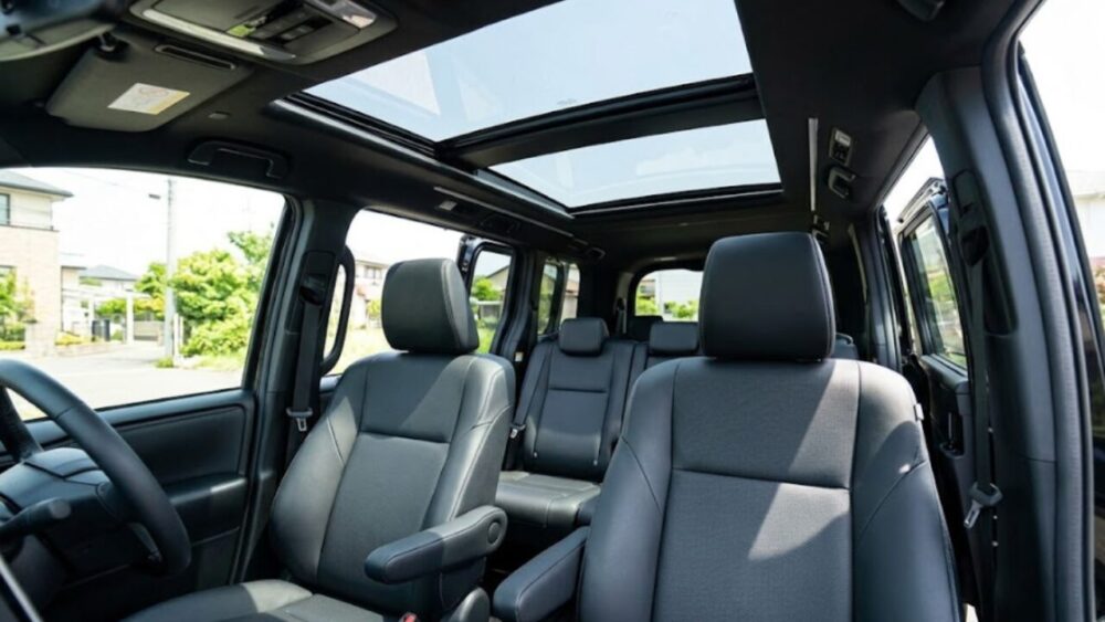 8人乗り仕様の居住性・利便性